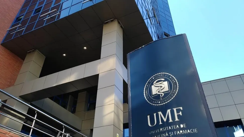 Un student exmatriculat cere aproape un miliard de euro despăgubiri
