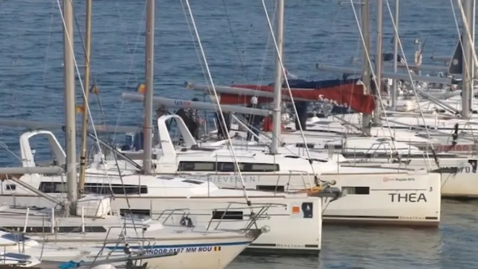 Velier scufundat, în Grecia