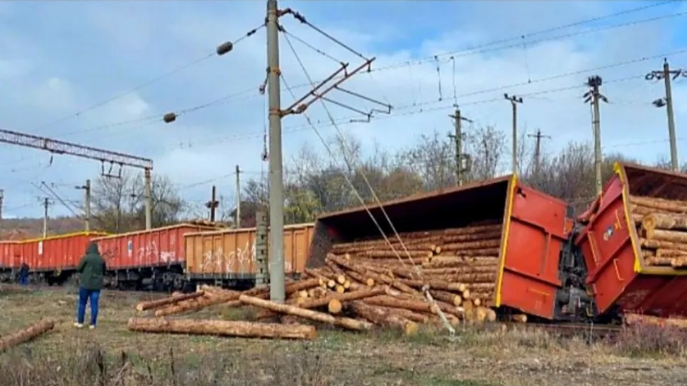 Vagoane de tren răsturnate