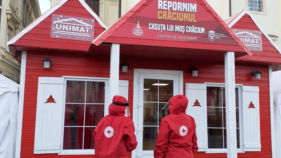 Vaccinare în Căsuța lui Moș Crăciun, la Sibiu / Foto: Crucea Rosie Filiala Sibiu