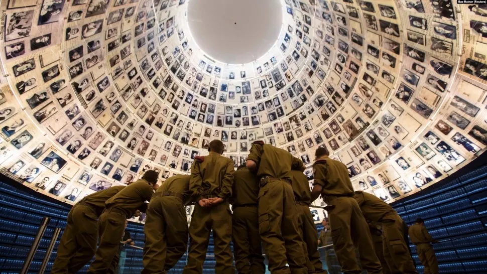 Cercetătorii, cu ajutorul inteligenței artificiale, au descoperit numele a peste 5 milioane de evrei uciși în Holocaust