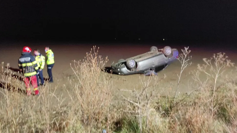 Accident MORTAL în Neamț! Un tânăr de 24 de ani a rămas încarcerat în mașina răsturnată