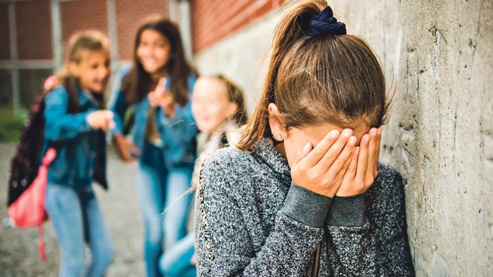 Bullying în România - imagine cu notă sugestivă