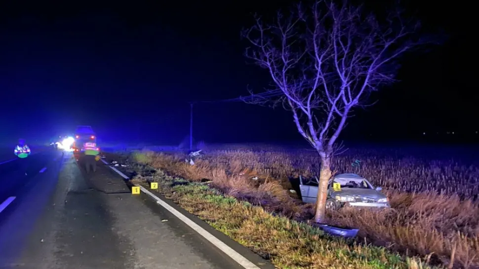 In accident au fost implicate doua mașini. Un tanar a murit