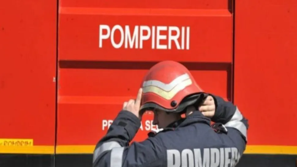 Incendiu violent. Pompierii intervin
