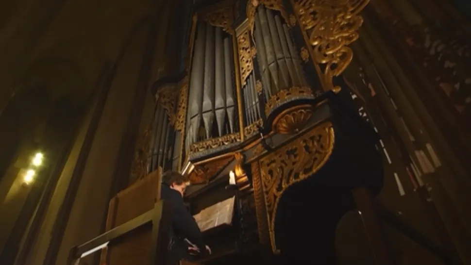 INCREDIBIL - „Nothing Else Matters” a trupei Metallica, la Biserica Neagră din Brașov Foto: Captură TV