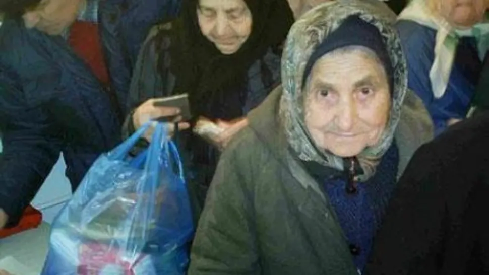 Pensionari săraci (foto arhivă)