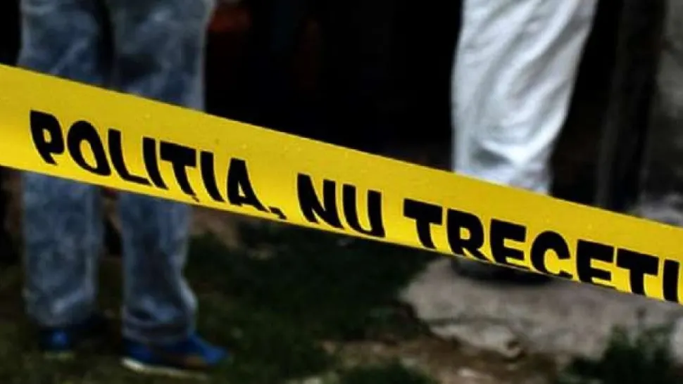 Bărbat găsit mort într-un imobil din Capitală