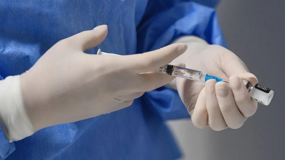 Apel lansat populaţiei pentru a se vaccina. Sursa foto: Profi Media
