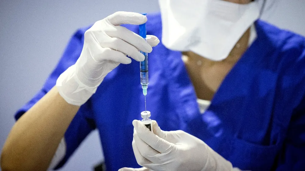 Doza booster, administrată în fiecare iarnă. Foto: Profi Media