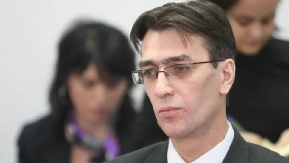 Avocatul Toni Neacș: Nicușor Dan nu respectă haina militară