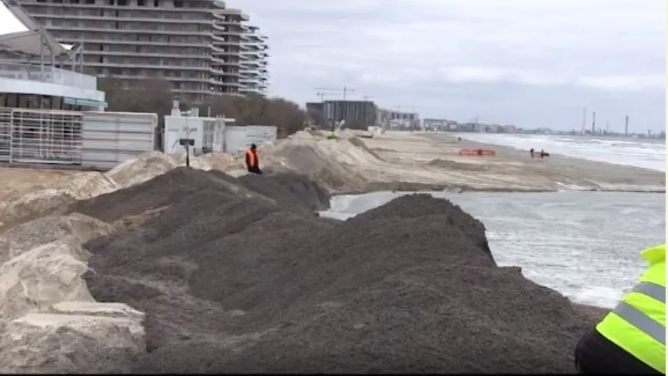Plajele lărgite din Mamaia au început să se erodeze
