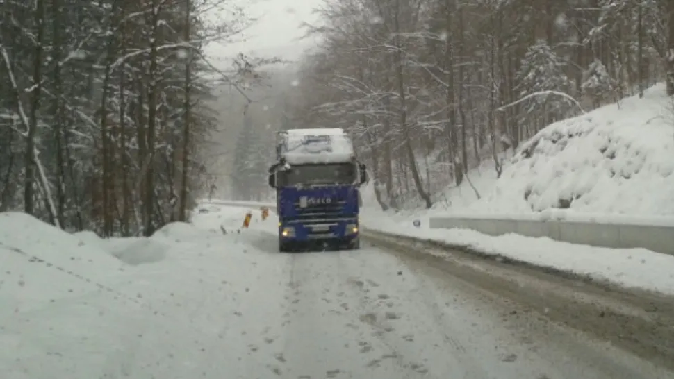Trafic ingreunat din cauza ninsorii FOTO: Arhiva