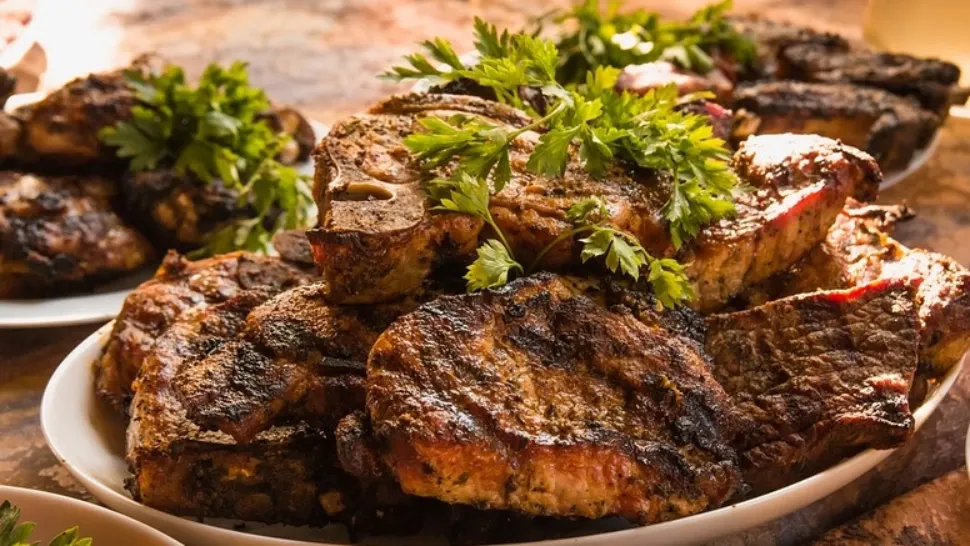 Ce se întâmplă în corpul tău dacă nu mai mănânci CARNE
