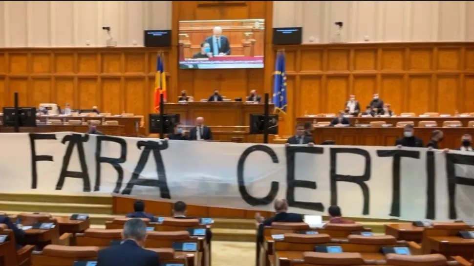 Mesajul afișat de AUR în plen