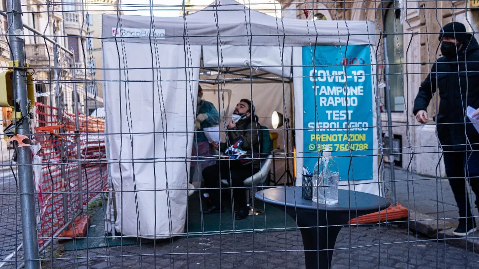 Record de infectări în Italia. Foto/Profimedia