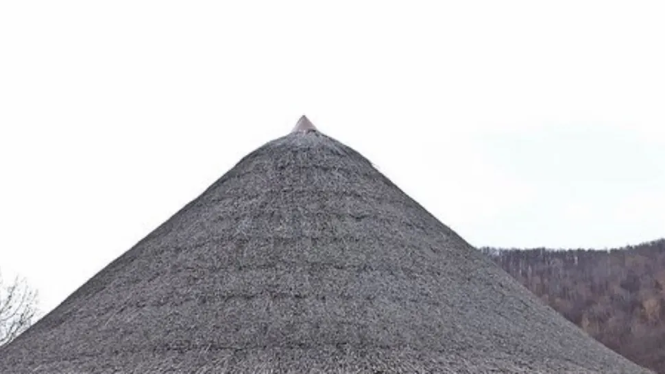 Construcția misterioasă de la mănăstire (sursă FB Sorin Dediu)