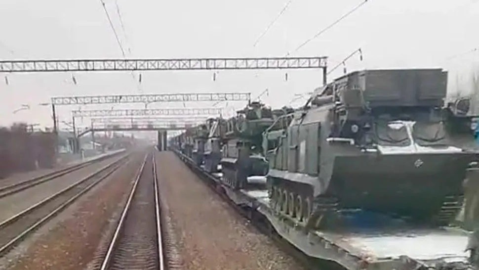 Tren cu tancuri (sursă: ProfiMedia)