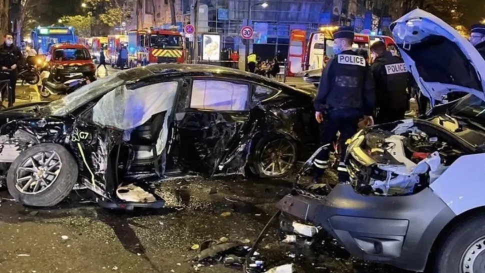 Tesla implicata in accident FOTO: Captura video
