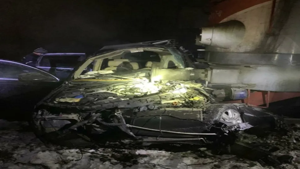Șofer cu permisul suspendat, dezlănțuit în trafic: urmărit de poliție, a provocat un accident feroviar
