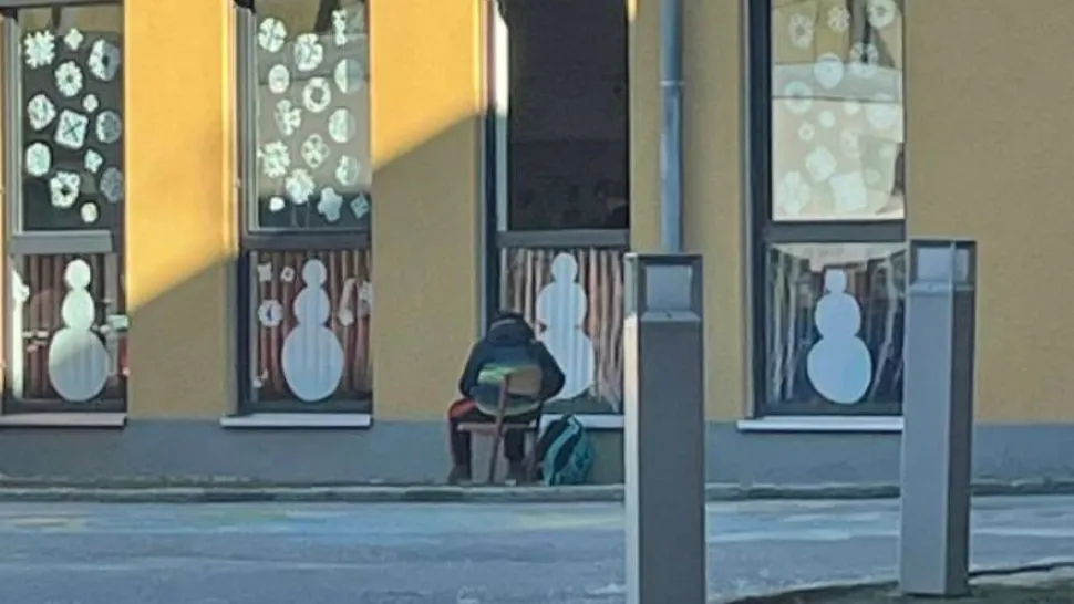 Elev testat afară, în frig / Captură Facebook