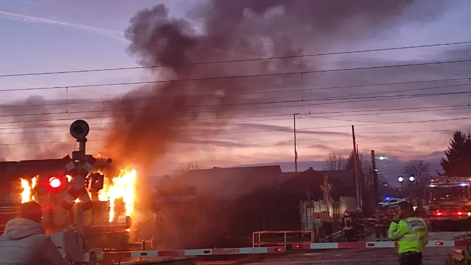 Tren cuprins de flăcări, în Prahova