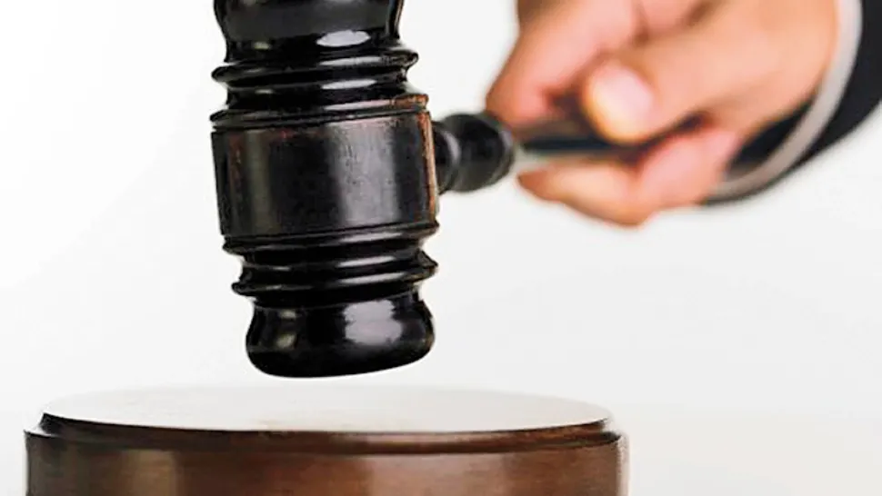 Victor Micula, condamnat la 2 ani de închisoare cu executare, după ce a tras cu arma de pe un pod din Oradea