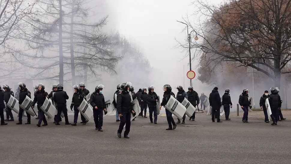 Haosul din Kazahstan continuă - Populația nu are în continuare internet și stă la cozi interminabile la bănci și la magazine