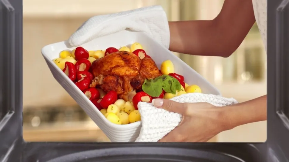 Alimentele care devin OTRAVĂ dacă le reîncălzeşti - afectează stomacul, intestinele şi inima