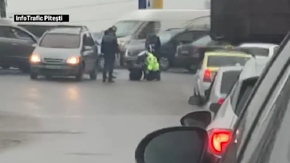 Polițistă lovită în trafic/ Captură foto