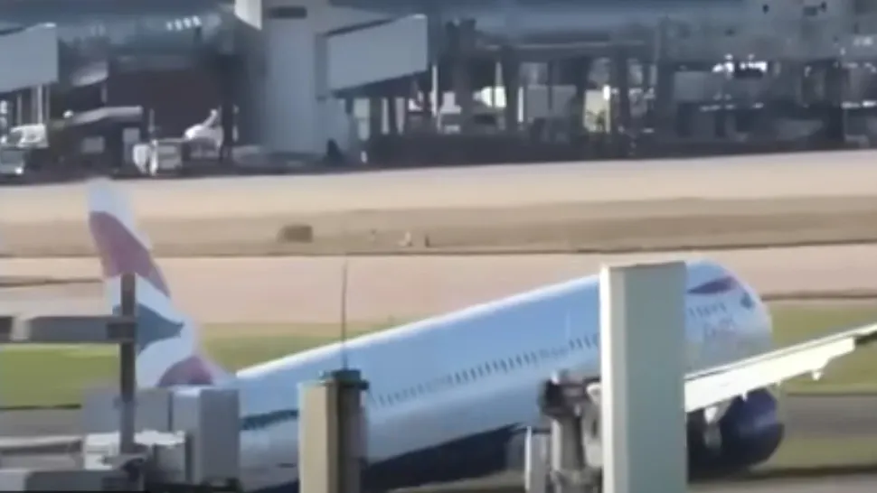 Momentul în care avionul se dezechilibrează (captură video) 