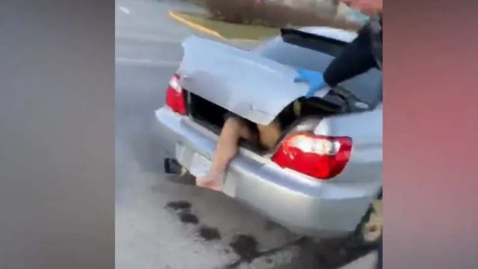 S-a refugiat în portbagaj timp de 3 zile. Foto/Captură video