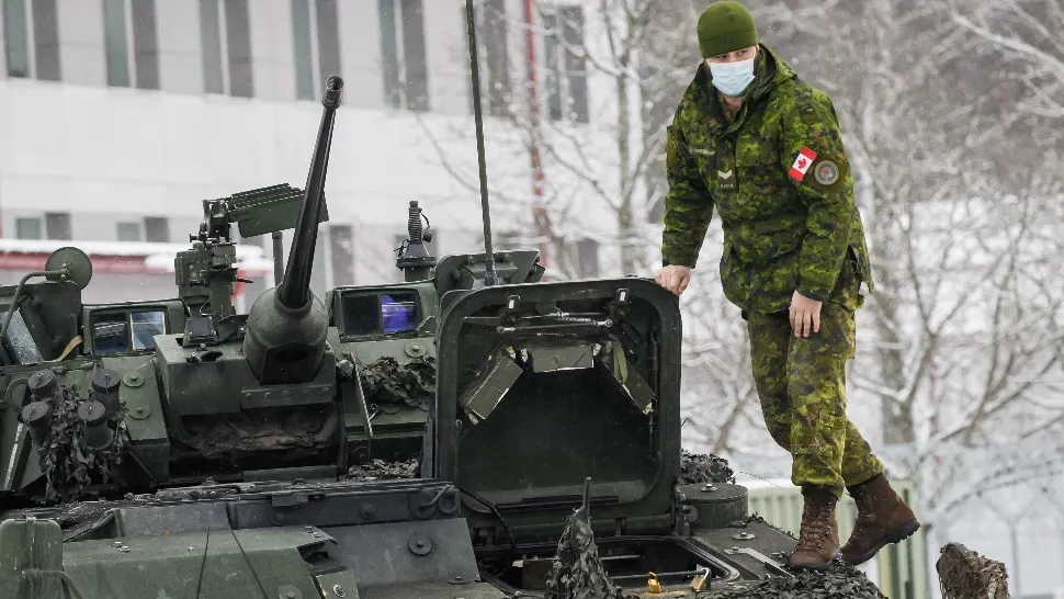 Militarii unui stat NATO se retrag din Ucraina. Foto/Profimedia