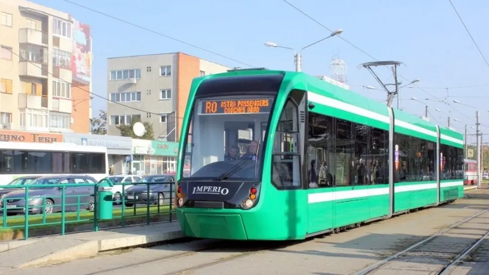 Scene halucinante, în Arad: vatman bătut și mușcat de un om al străzii