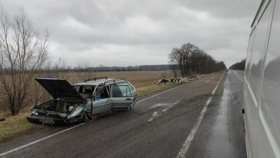 Consecințele atacului rușilor în Cernihiv/ Foto: Twitter Tpyxa News