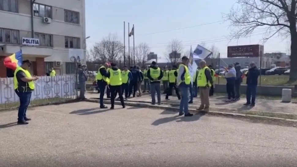Polițiștii au cerut în stradă demisia șefului