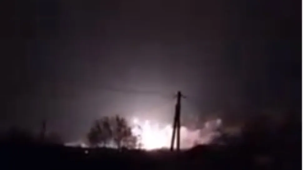 VIDEO Depozit de muniție din Rusia, aruncat în aer. Surse de la Kiev revendică atacul, Mosocva susține că a fost accident