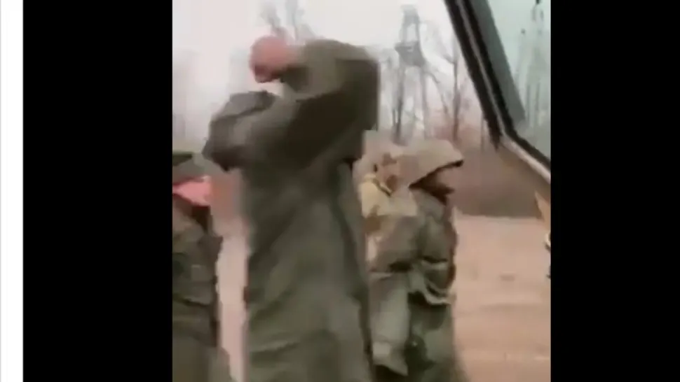 Ucraina: Soldații ruși se PREDAU în masă