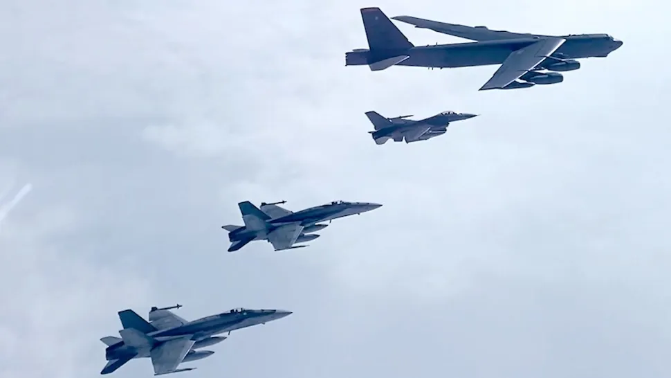 Exerciții comune SUA-Canada, cu avioane de război. Foto/Profimedia