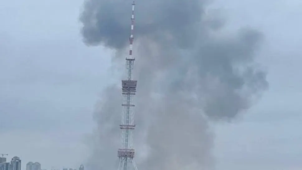 Cel puțin 5 morți după bombardarea Turnului de televiziune din Kiev - Momentul în care lovesc rachetele rușilor | VIDEO