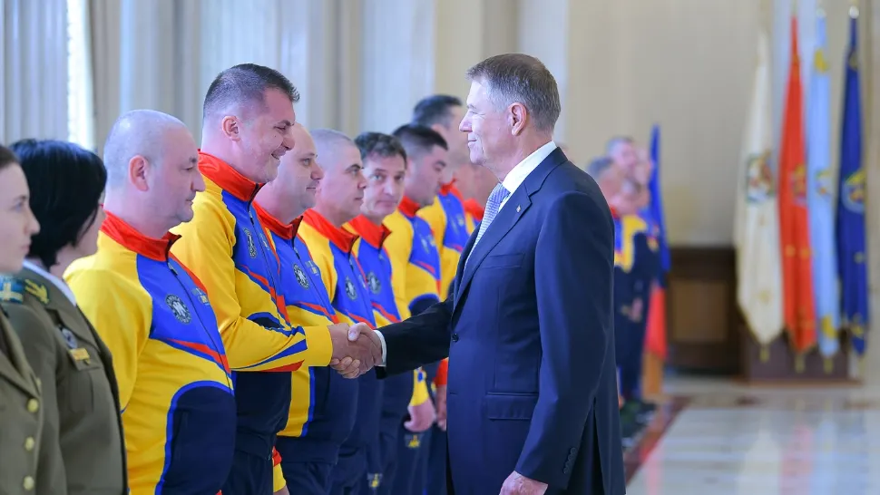 Iohannis, alături de sportivii care reprezintă România la Jocurile Invictus de la Haga: Rănile militarilor noștri, consecințe dure ale războiului, încă dor