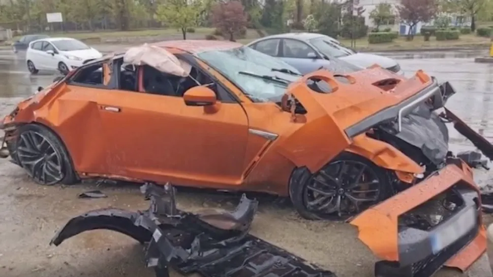 Bolid de 1.000 de cai putere, făcut praf în intersecție