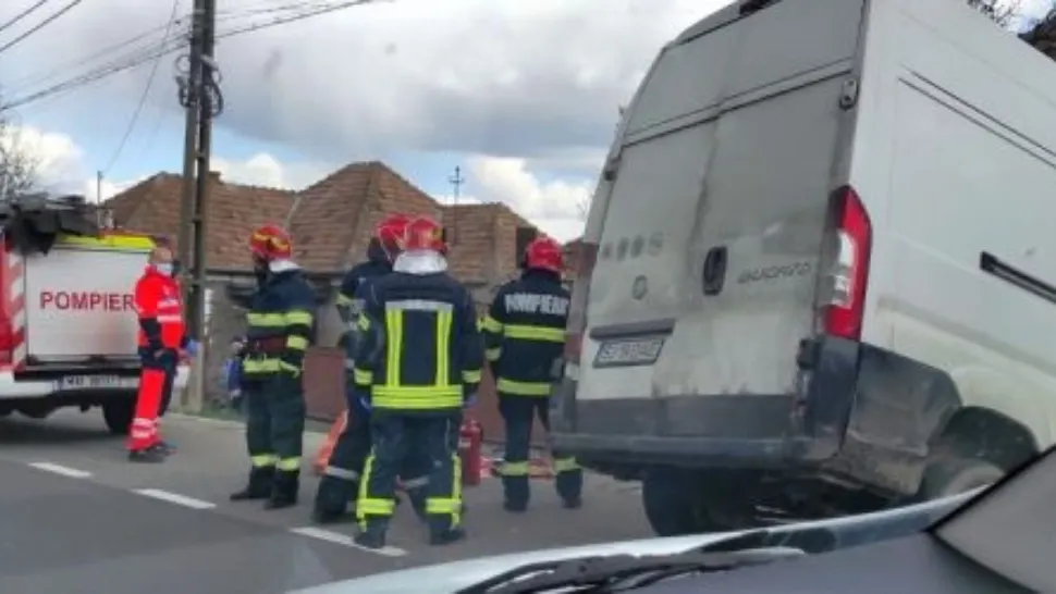 Accident rutier teribil. Un om a murit, circulația întreruptă și pericol de explozie pe o șosea din Cluj