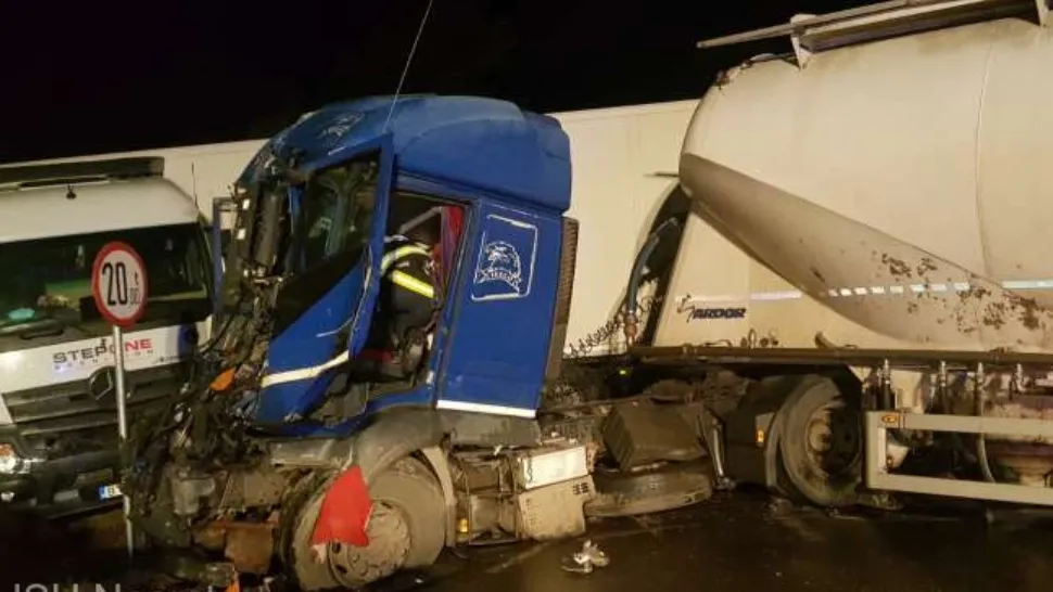 Accident înfiorător, în jud. Neamț: două TIR-uri, făcute praf, după ce unul din ele a rămas fără frâne 
