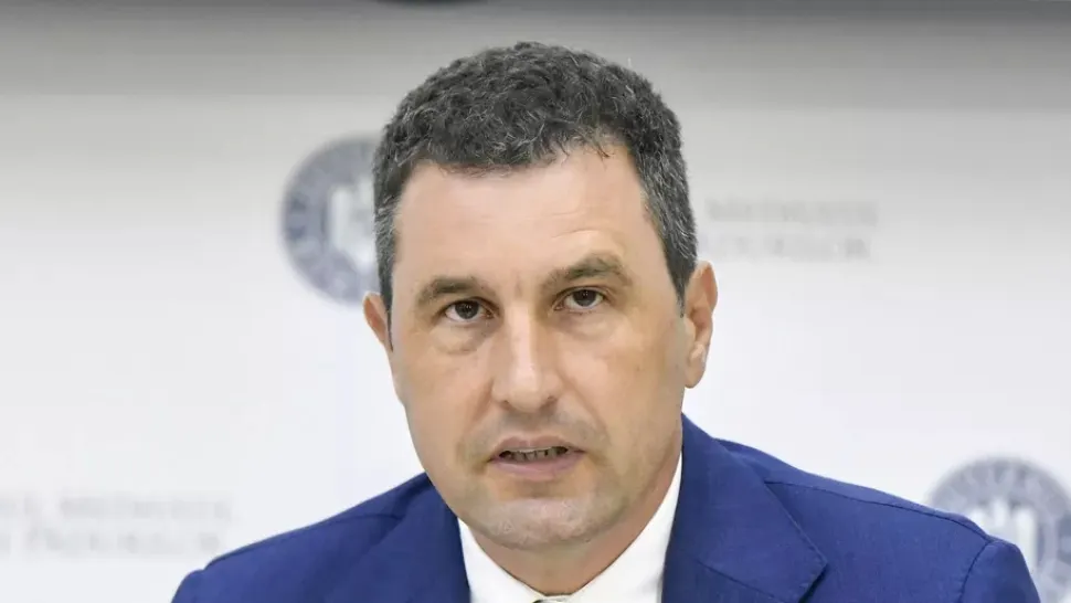 Tanczos Barna, ministrul Mediului, vizat de o moțiune simplă