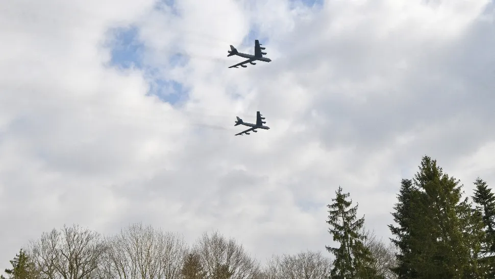 Rusia utilizează în premieră bombardiere cu rază lungă de acţiune împotriva Mariupolului. Foto/Profimedia