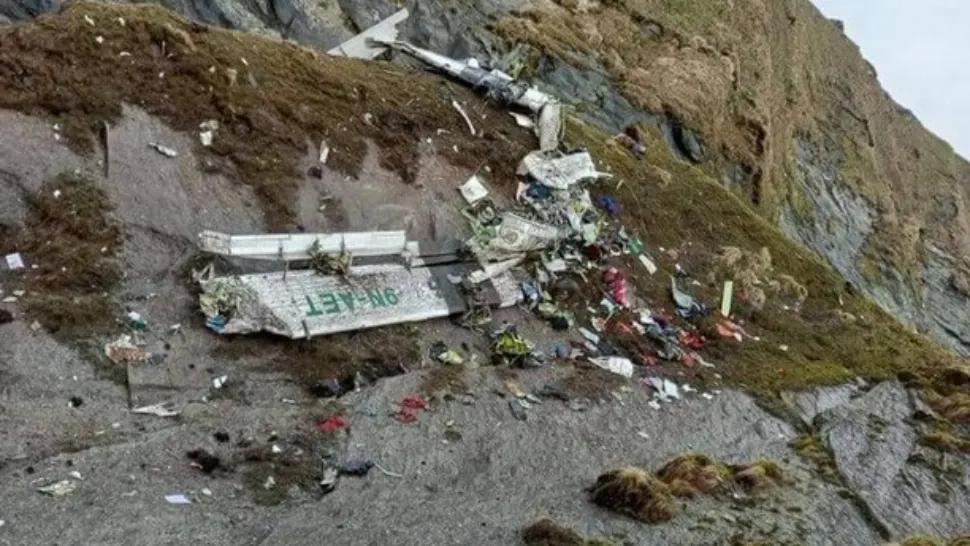 Epava avionului dispărut în Nepal a fost găsită: cadavre împrăștiate pe o rază de peste 100 m