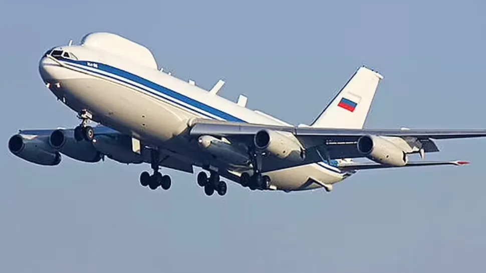 Un avion care trebuia să aterizeze la București a ajuns la Sibiu!