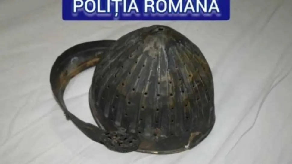 Gafa care va rămâne în istorie: coiful de patrimoniu găsit în Argeș este, de fapt, o jucărie