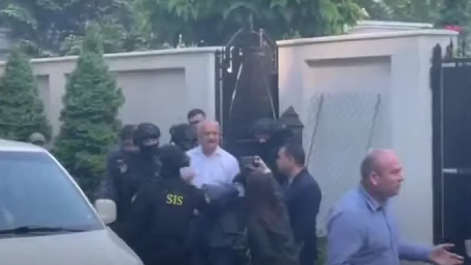 Igor Dodon, ridicat de mascați. Fostul președinte a fost reținut pentru 72 de ore - VIDEO